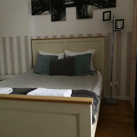 Przytulna Kawalerka W Kamienicy 公寓 *